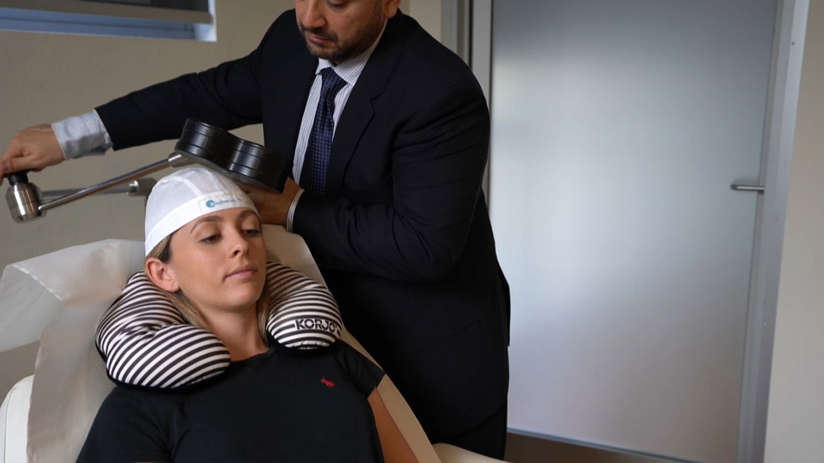 transcranial magnetic stimulation demo at sydney tms clinic