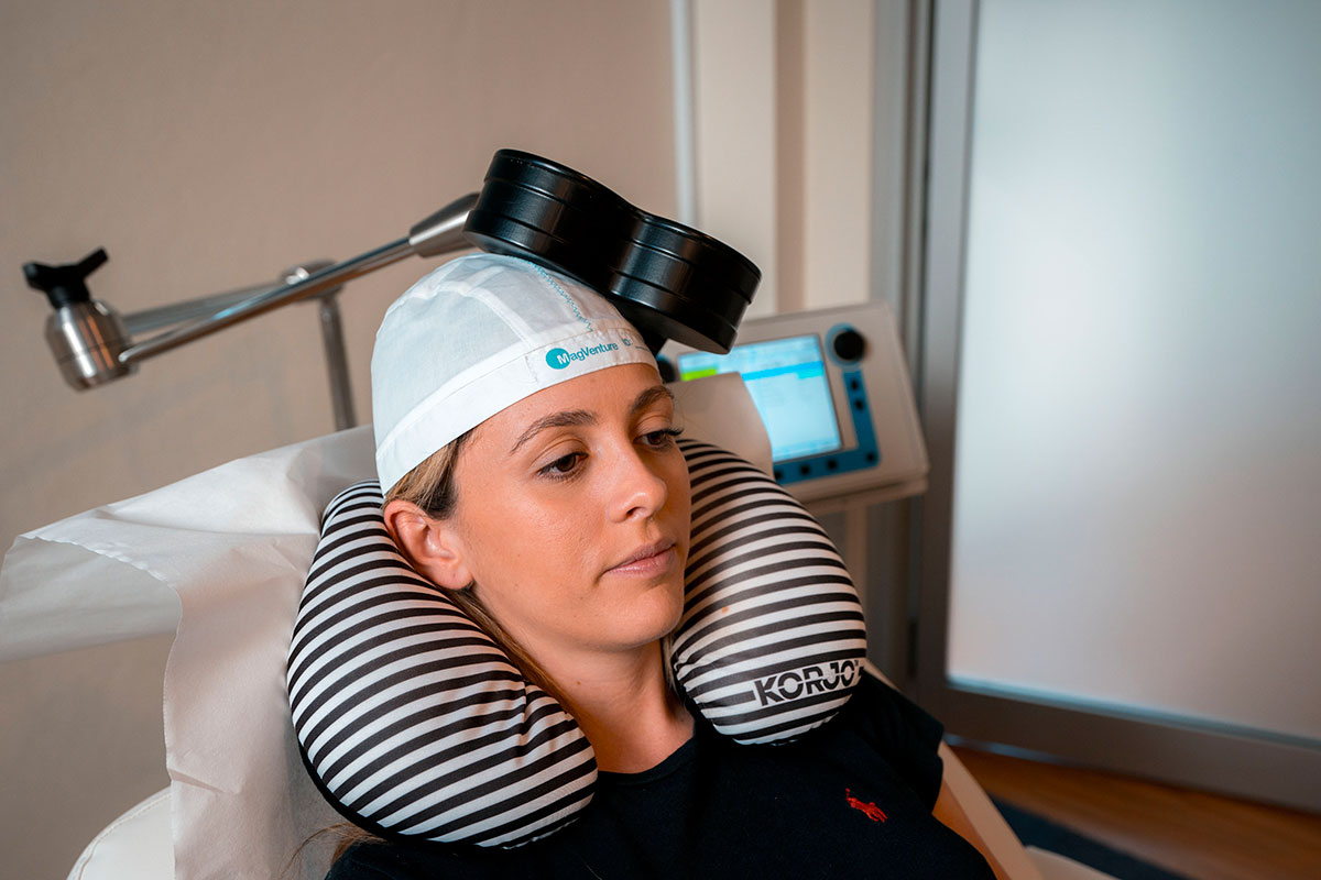 transcranial magnetic stimulation demo at sydney tms clinic